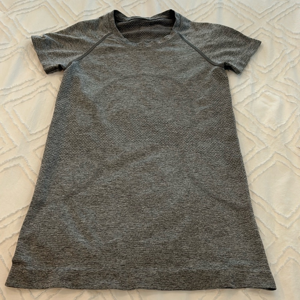 Lululemon gray short sleeve shirt. Size 4